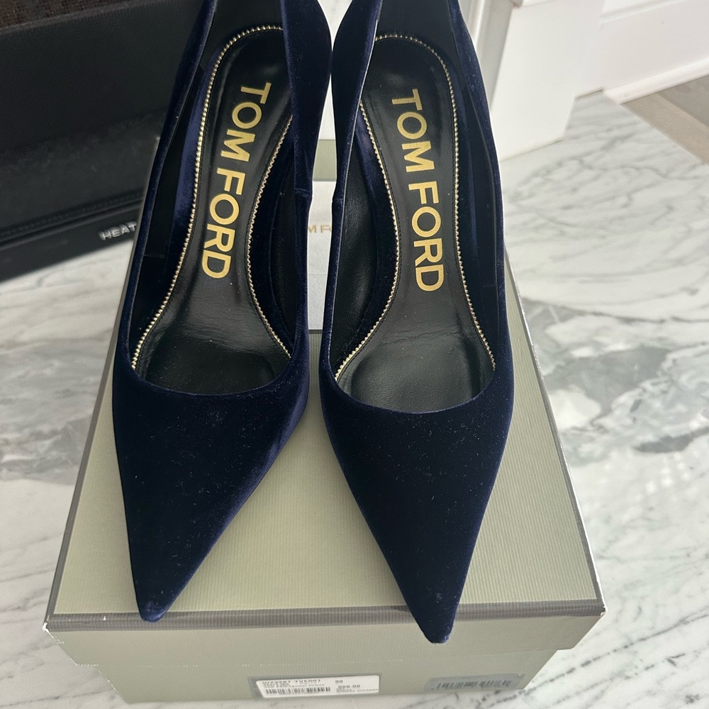 TOM FORD
T Screw velvet pumps /Size 39